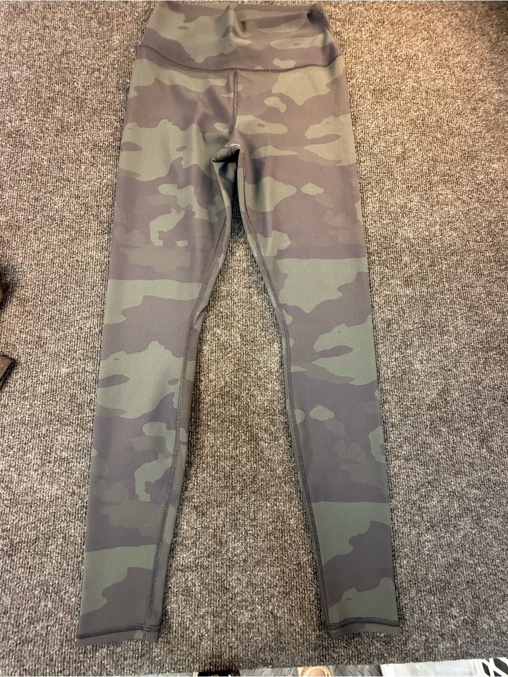 Alo Women Camo Leggings - Green Camouflage